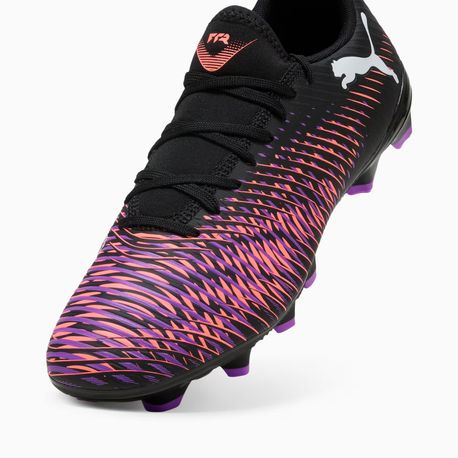 CHUTEIRA FUTURE PLAY 8 CAMPO 108141 01-PUMA BLACK/PUMA WHITE-GLOWING RED 39