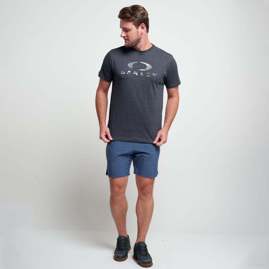 CAMISETA MASC MOD OAKLEY CAMO SS TEE FOA400375 JET BLK HEATHER GG