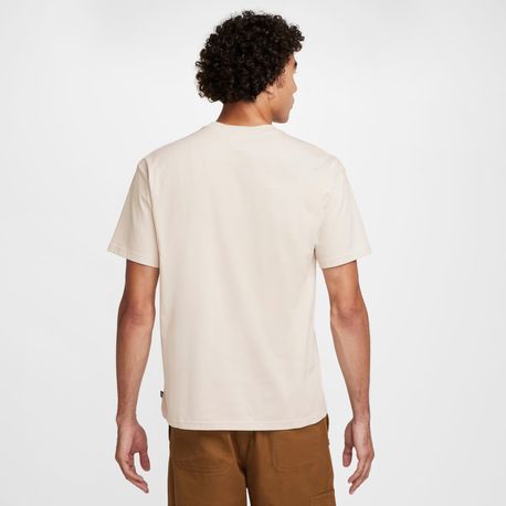 CAMISETA MC M NK SB TEE LOGO HB CV7539-104 LT OREWOOD BRN G
